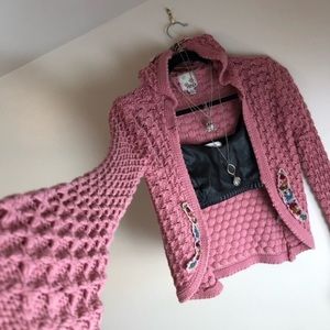 Hendi Vintage bell sleeved embroidered sweater